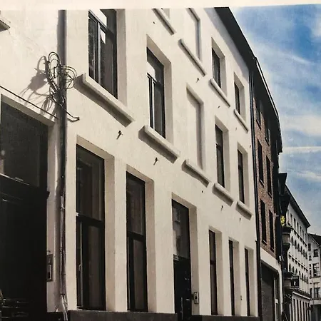 Hippe In Historisch Gebouw In Oude Centrum Appartamento Anversa